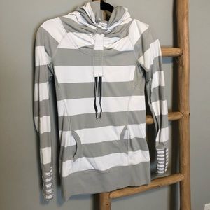 Lululemon long sleeve top/hooded pullover